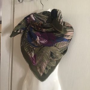 Scarf made in Italy Fall colors, versatile fringe. Nice material & color…